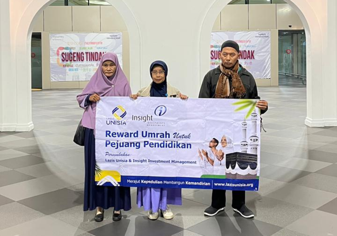 Guru Honorer Terima Hadiah Umroh dari LAZIS UNISIA